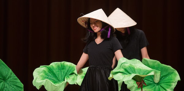 Vietnamese students performed in Culture Show 2016